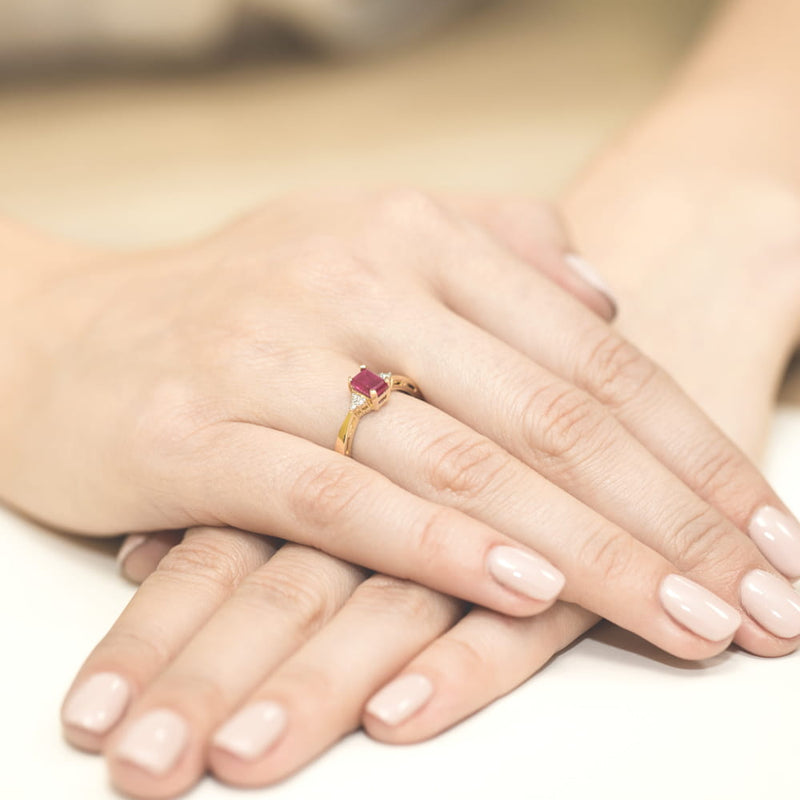 Inel Aur 9K cu Rubin 0.80 ct si Diamante Naturale 0.03 ct, imaginea 4 din 8