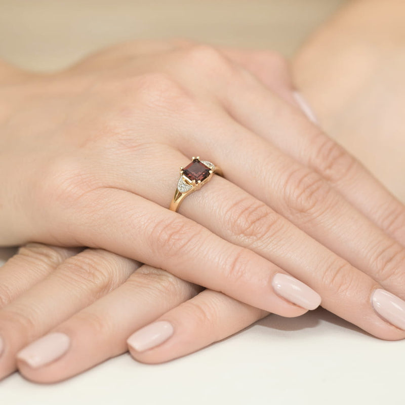 Inel Aur 9K cu Granat 1.30 ct si Diamante Naturale 0.06 ct, imaginea 4 din 8