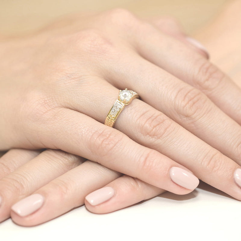 Inel Aur 9K cu Safir Alb 0.60 ct si Diamante Naturale 0.08 ct, imaginea 4 din 8
